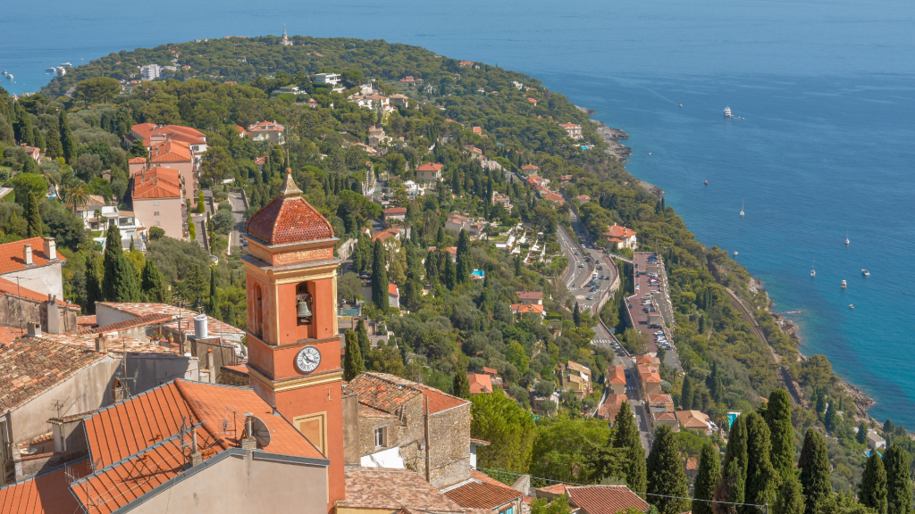 Gestion locative à Roquebrune-Cap-Martin : un marché à part sur la Côte d’Azur